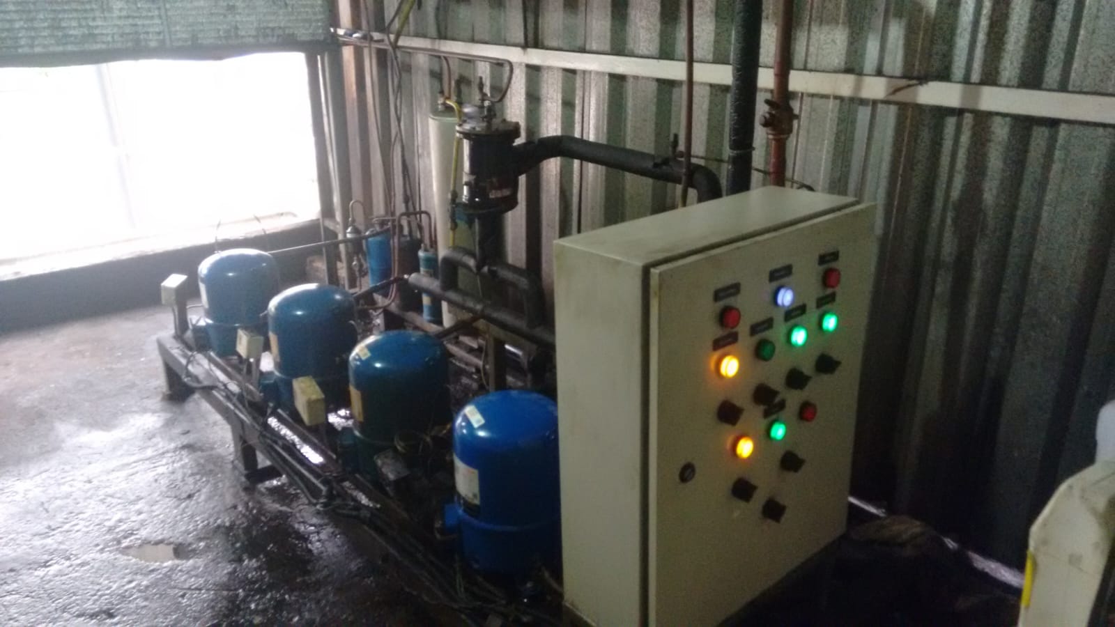 Rack de compressores com painel de controle para refrigeração industrial - Central Frio